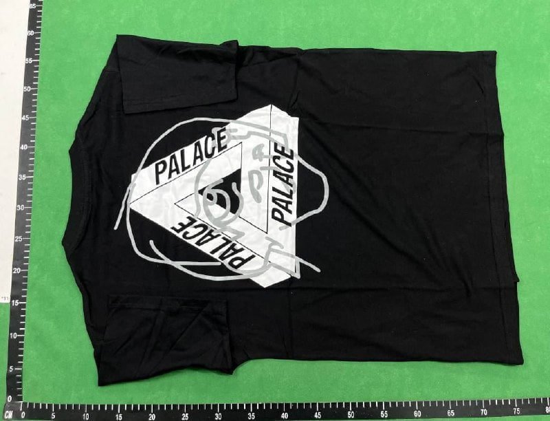 Palace T-shirt (36 CP)