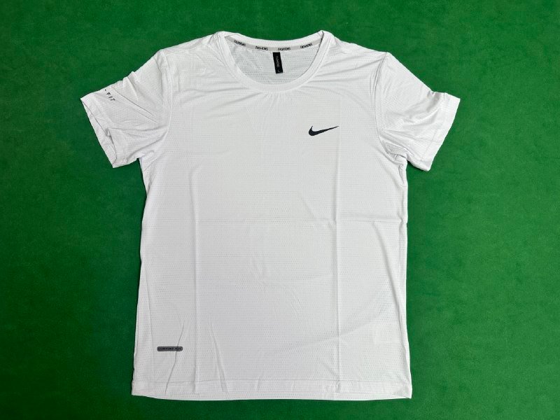 Nike/Under Armor short T-shirt