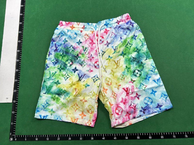 Louis Vuitton shorts  (40 CP)