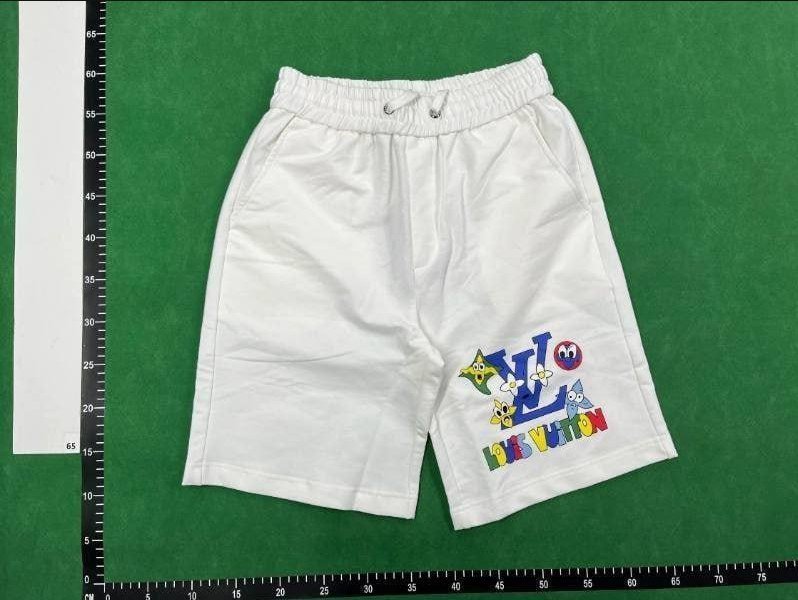Louis Vuitton shorts  (40 CP)