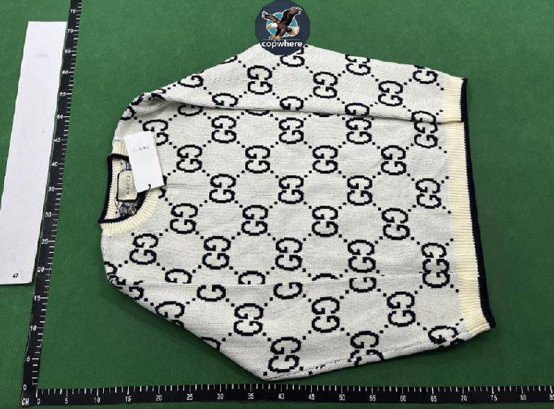 Gucci sweater   (40 CP)