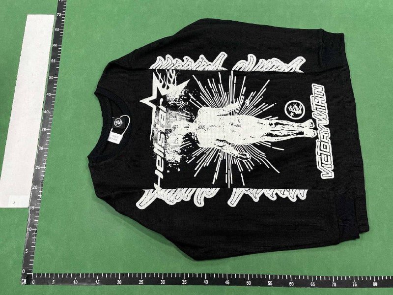 Hellstar sweatshirt    (36 CP)