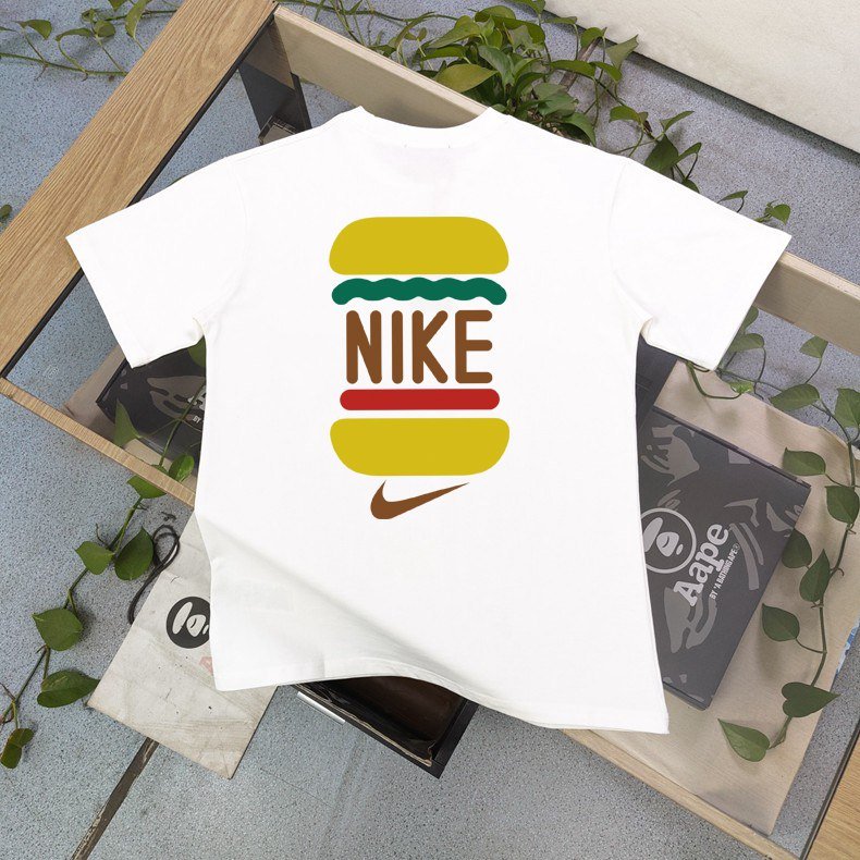 NIKE T-shirt