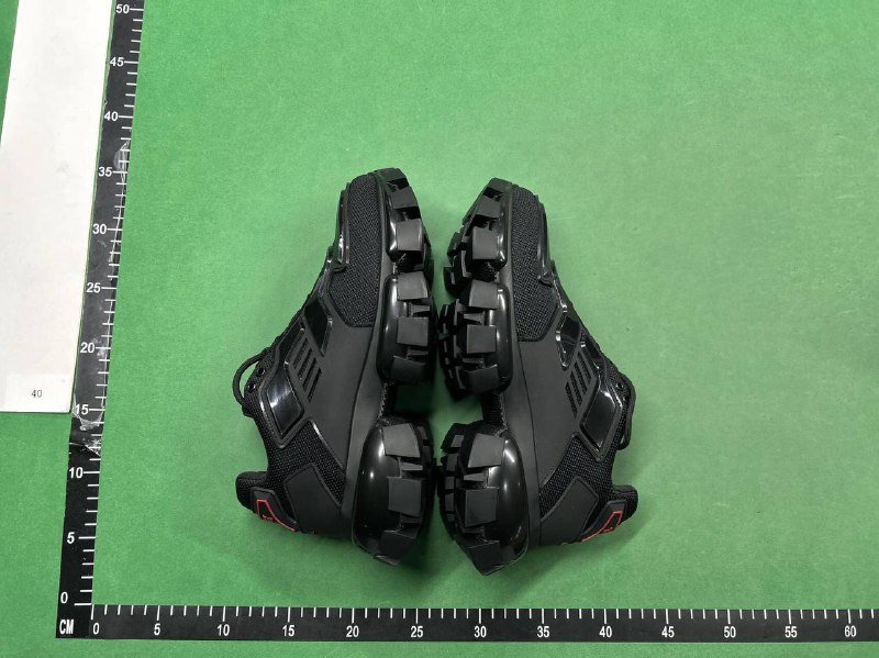 PRADA                                                                                                   Price :CNY ¥ 580.00 ≈ $86.05