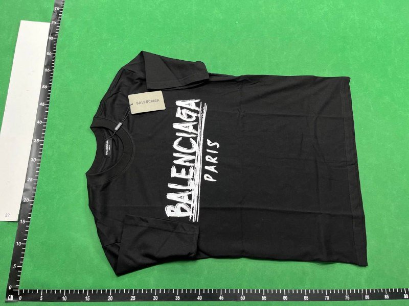 Balenciaga T-shirt  (40 CP)