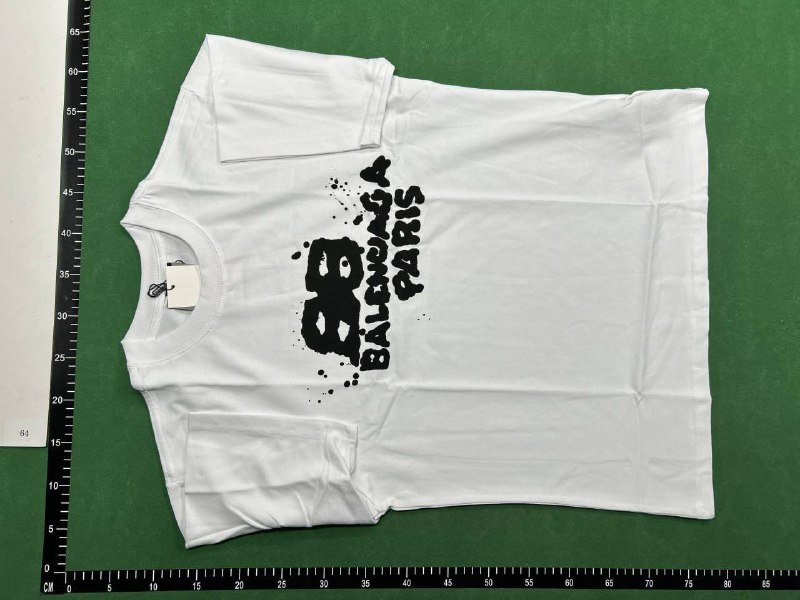 Balenciaga T-shirt  (40 CP)