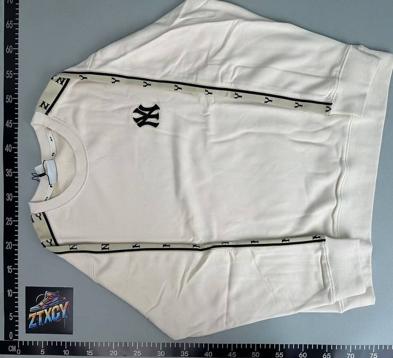 New Era MLB Tape Trim Sweatshirt [4 styles]