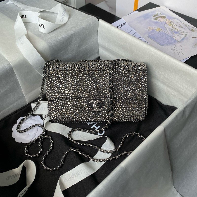 Chanel 25P Kelly Handbag [40 styles]