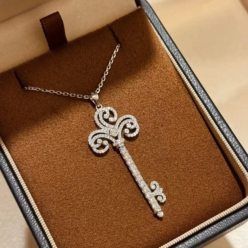 Chrome Hearts,, Van Cleef & Arpels, LV, Hermes, necklaces