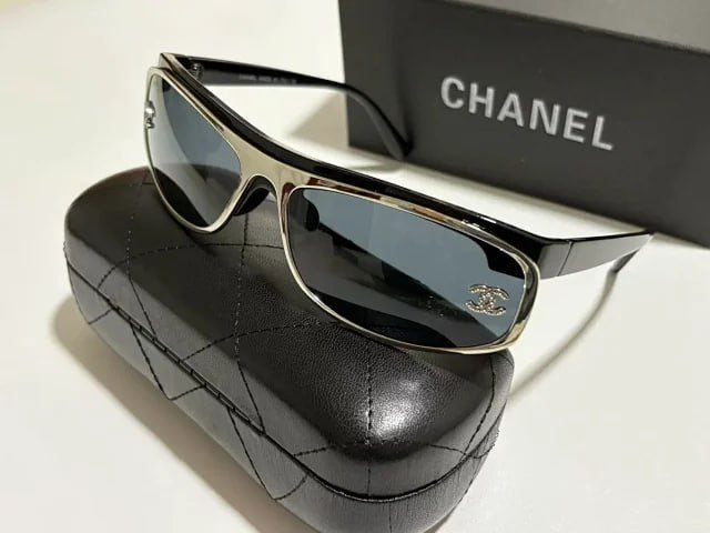 CHANEL Aviator-Style Sunglasses [6 styles]