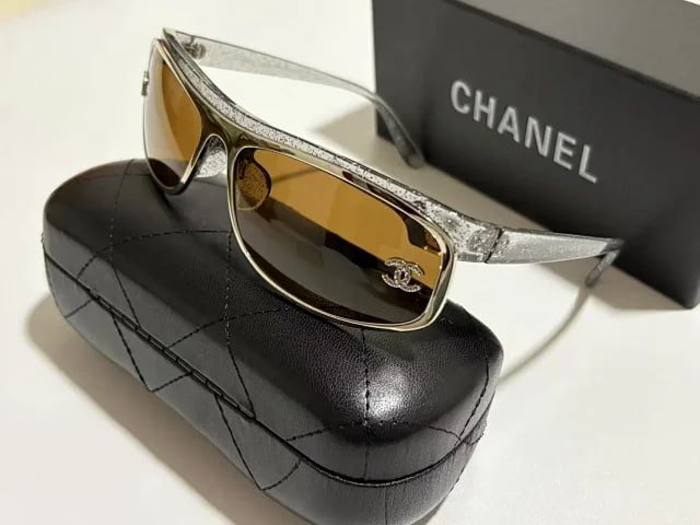 CHANEL Aviator-Style Sunglasses [6 styles]