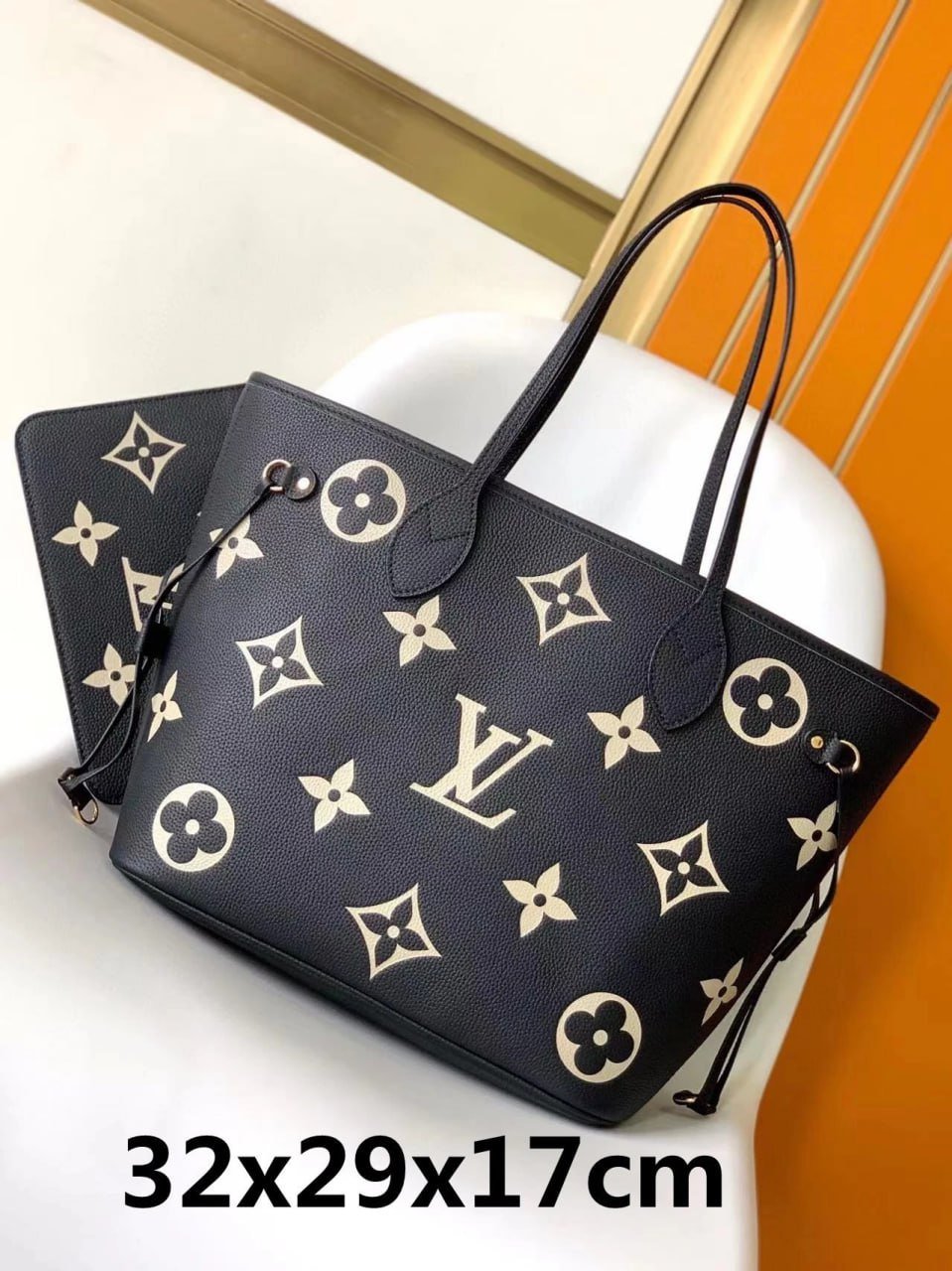 Louis Vuitton Monogram Tote Bag [40 styles]
