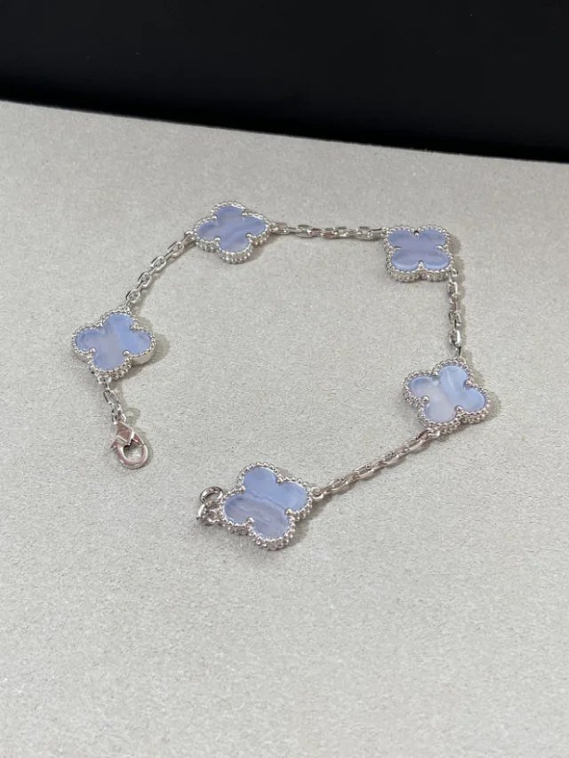 Van Cleef & Arpels Alhambra Four-Leaf Clover Bracelet [35 styles]
