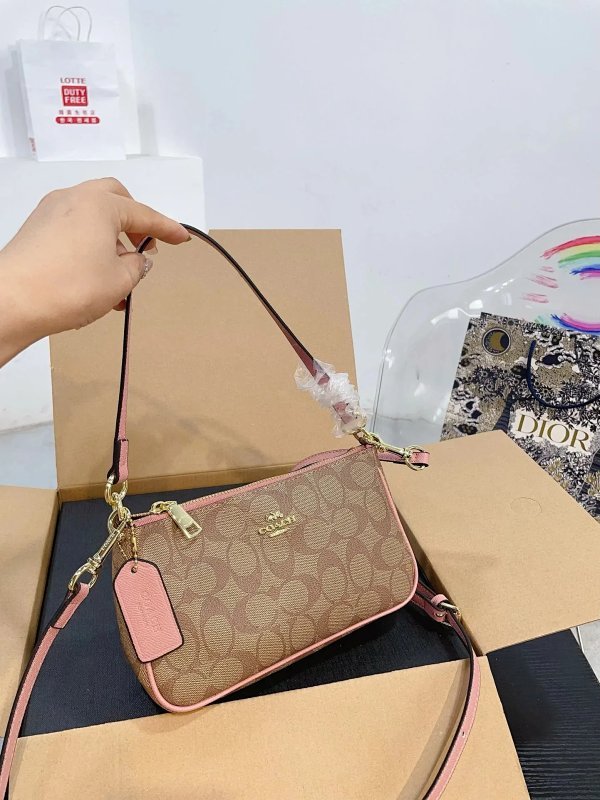 Prada & Gucci Crossbody Bags [39 styles]