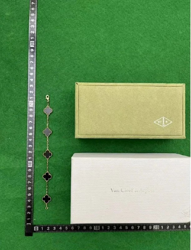 Van Cleef & Arpels Alhambra Bracelet [40 styles]